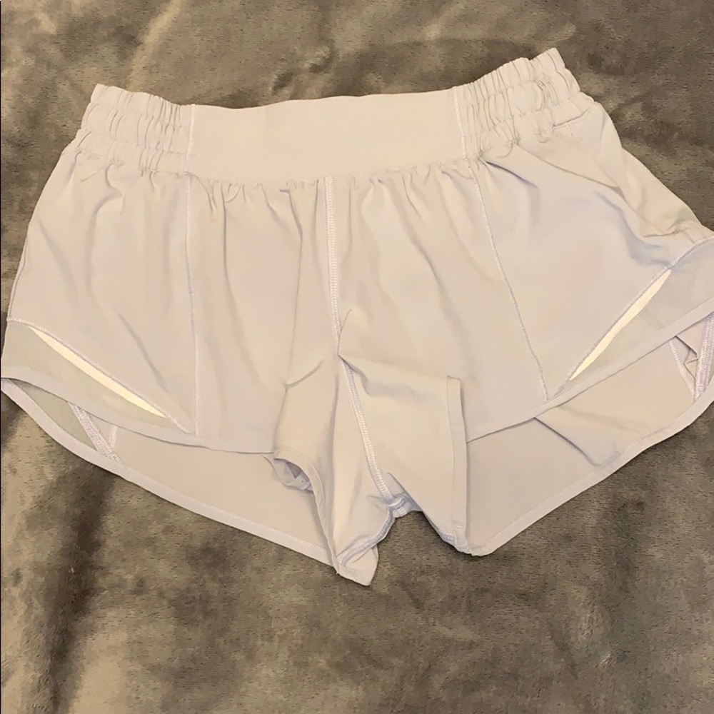 lululemon hotty hot 2.5” shorts